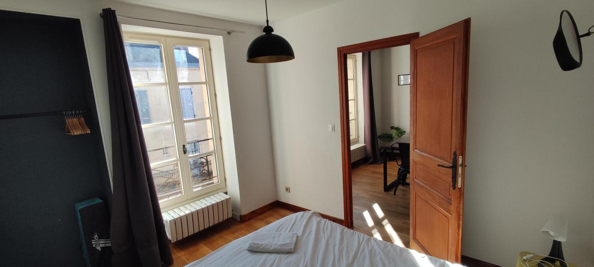 Or 1-bedroom - Chill Your Way Apartment *